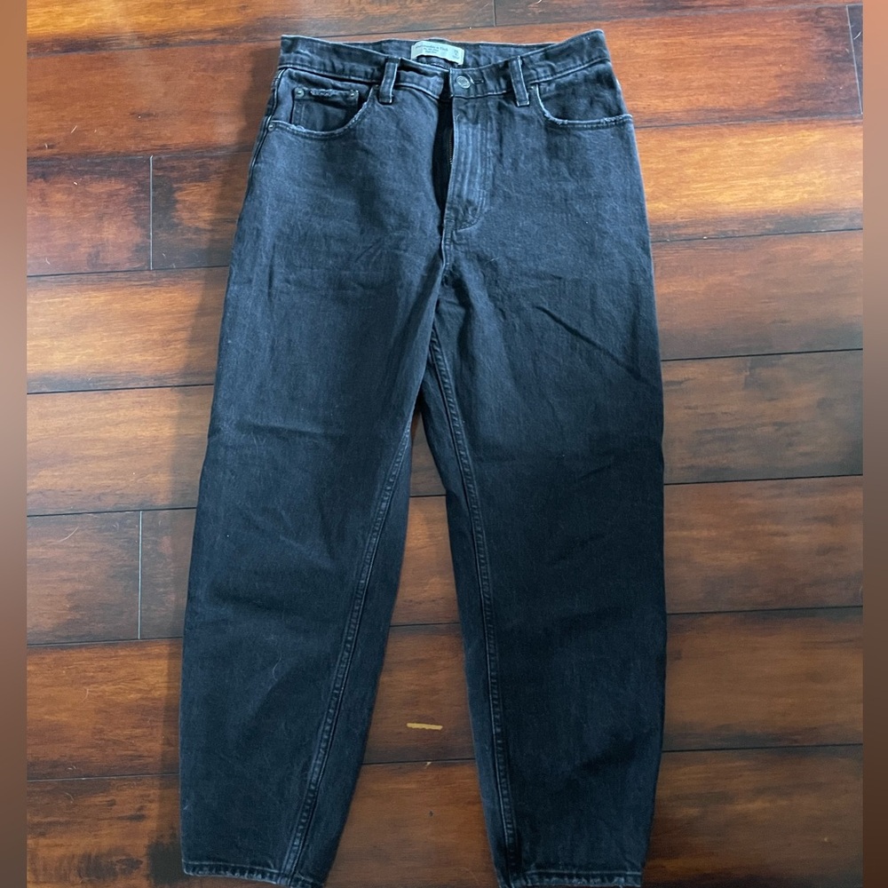 Abercrombie & Fitch 80s Mom High Rise Black Jeans